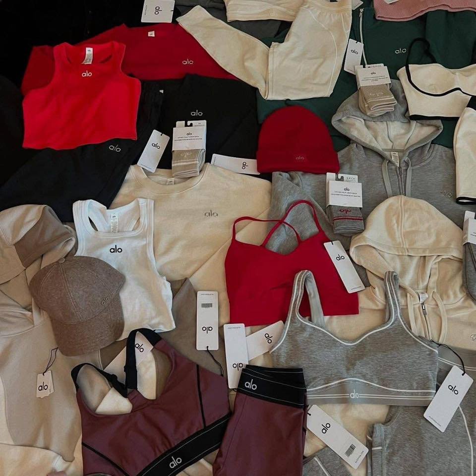 Alo Yoga Clothing Pallet - Image 3