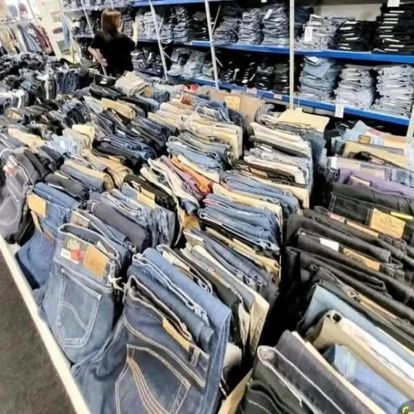 Levis Jeans Pallet - Image 2