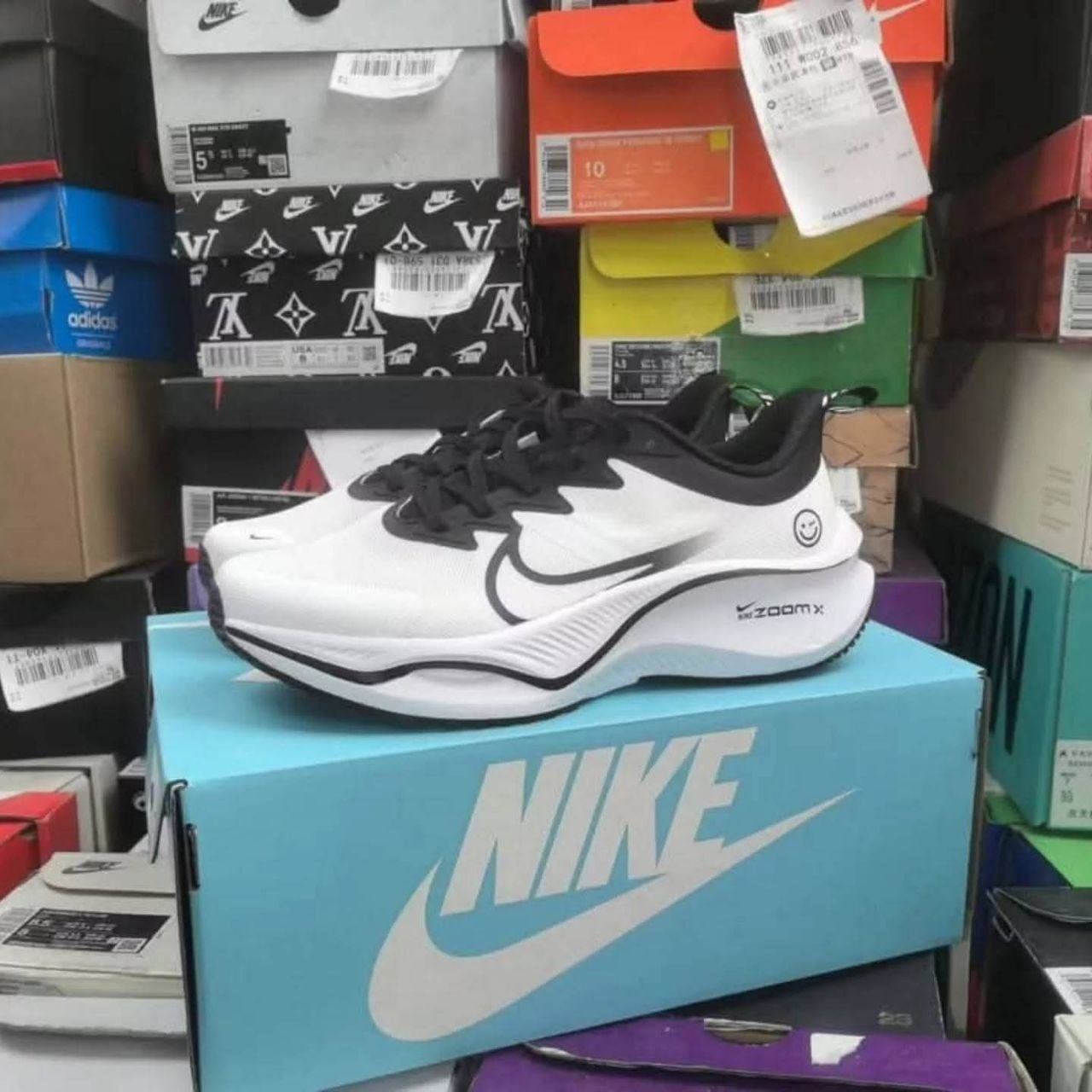 Hoka Trainers Pallet - Image 2