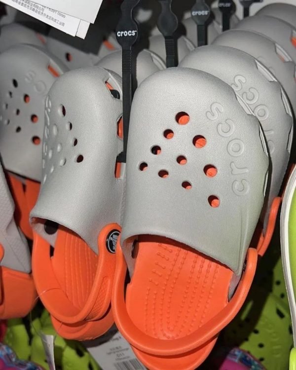 Crocs Sandals Pallets - Image 3