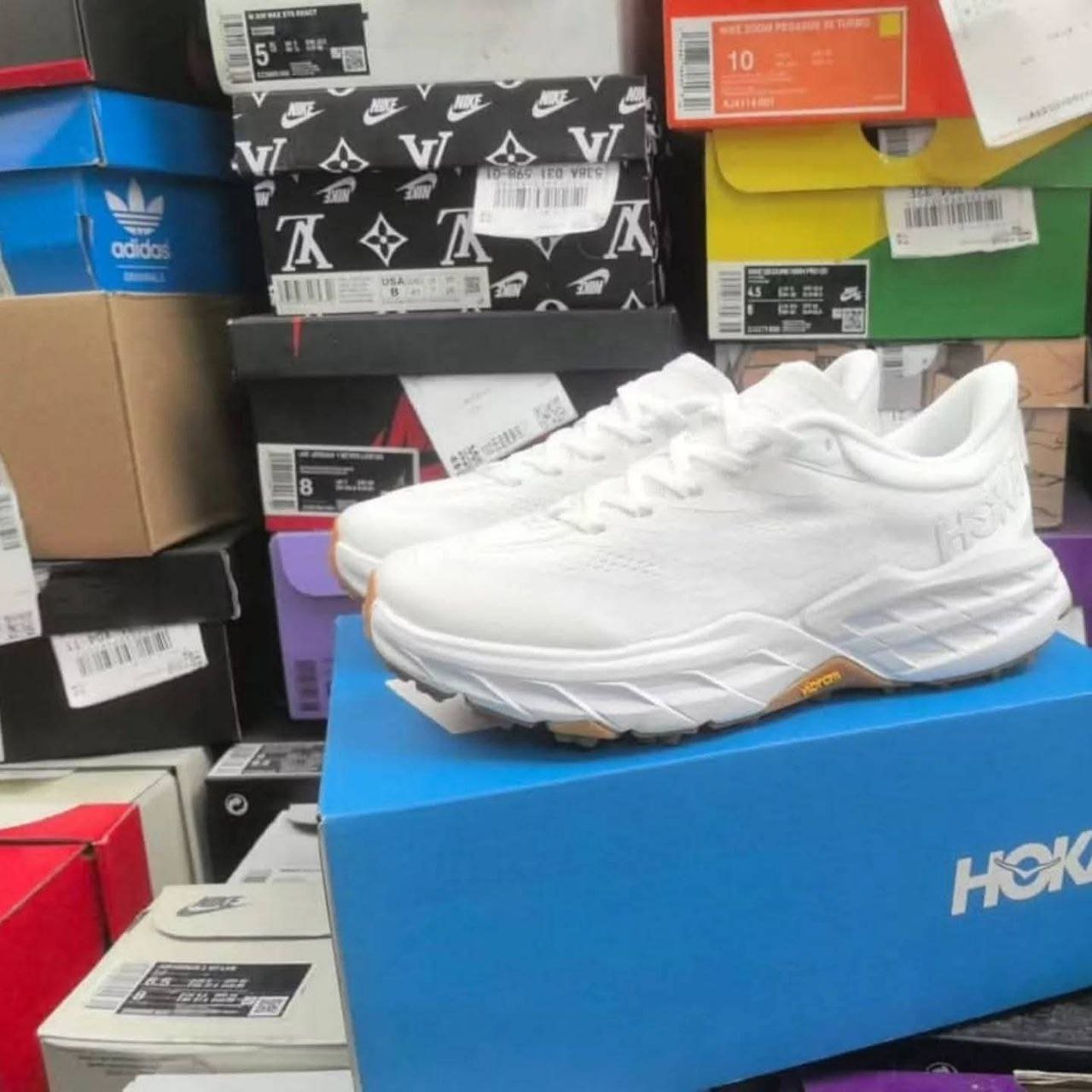 Hoka Trainers Pallet - Image 5