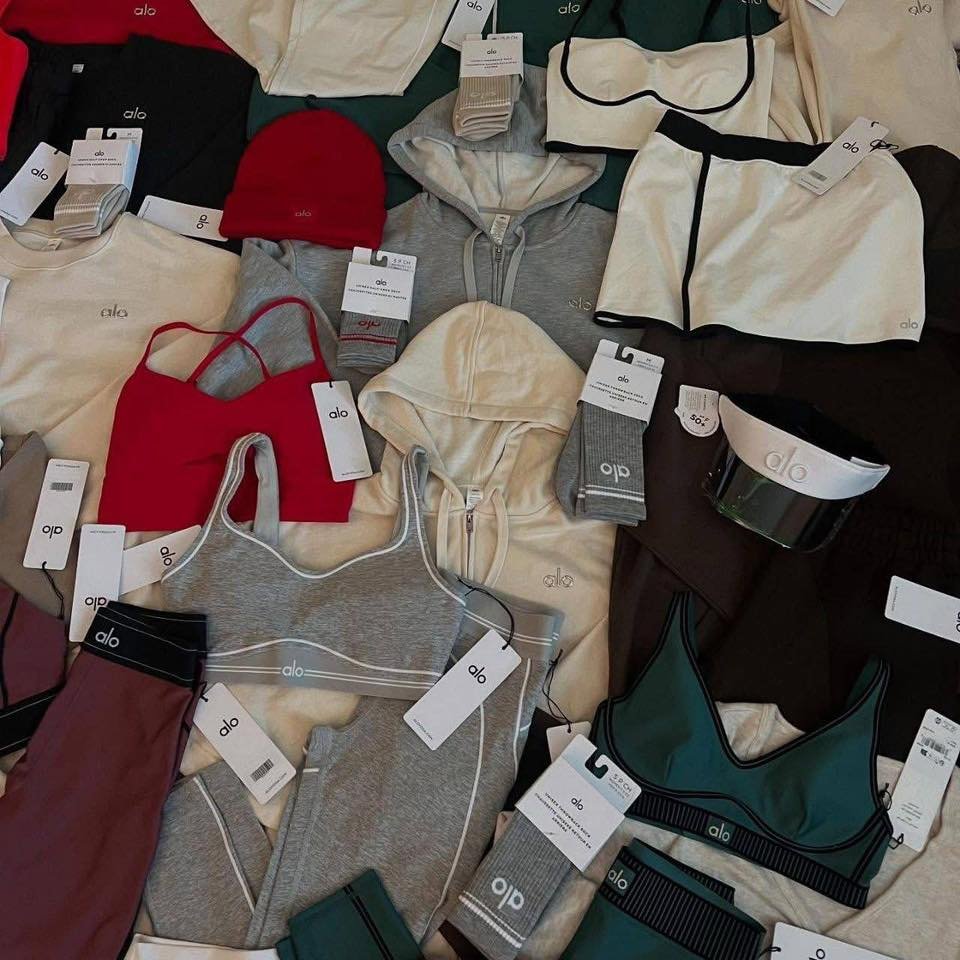 Alo Yoga Clothing Pallet - Image 2